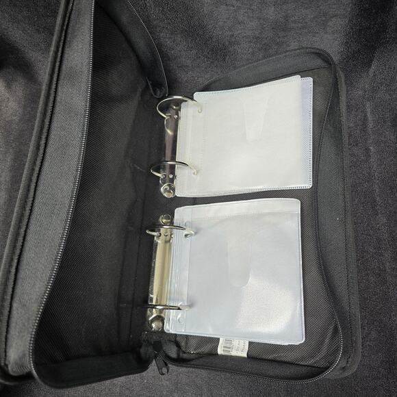 Case Logic Black CD Carrying Case Holds 30 DVD CD Music Movies Removable Sleeves - Picture 2 of 9